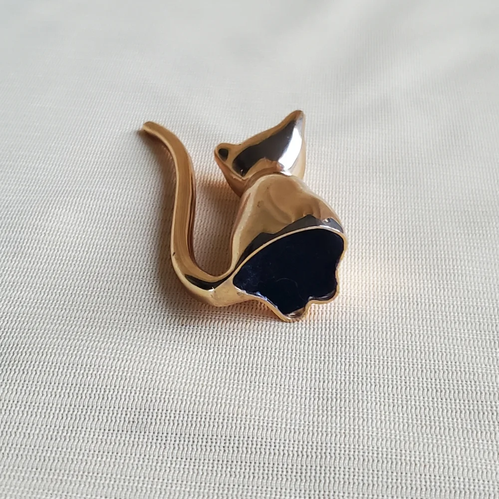 Gold Rhinestone Eye Cat Ring Holder